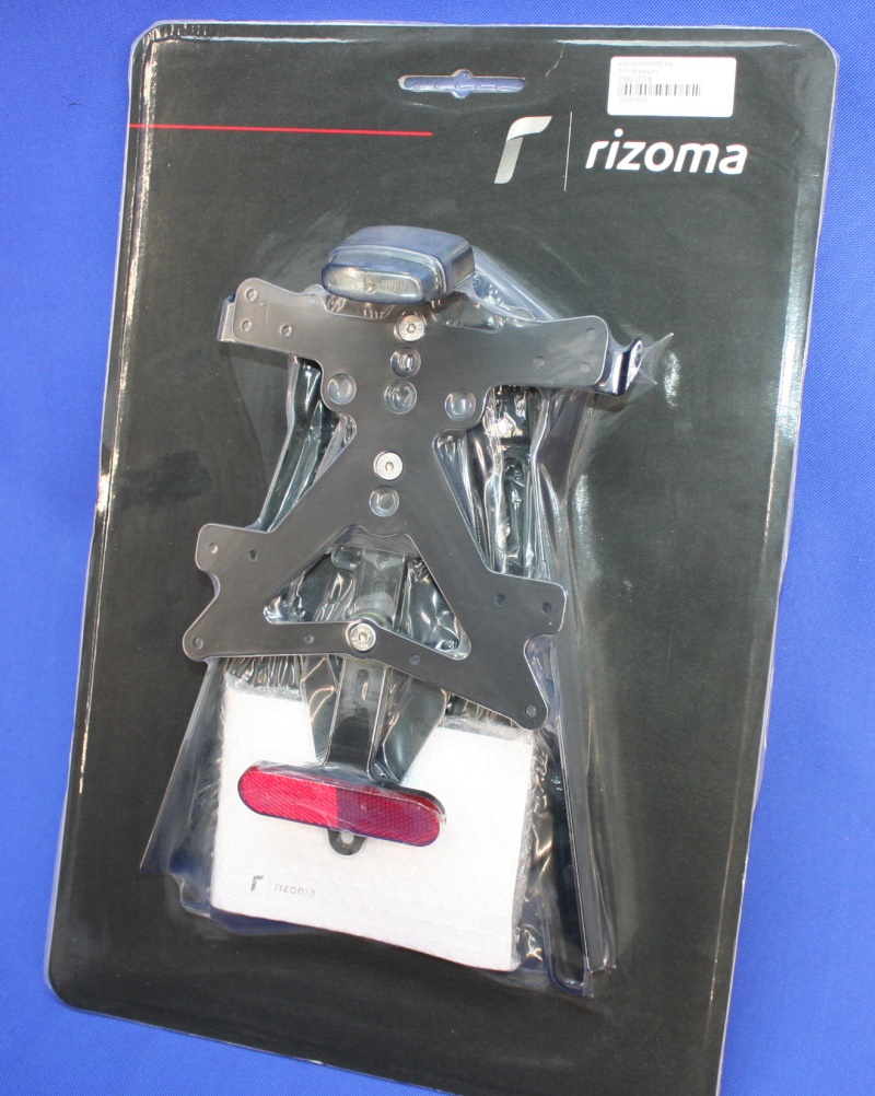 Halter Nummernschild RnineT RIZOMA mit Rücklicht hinten