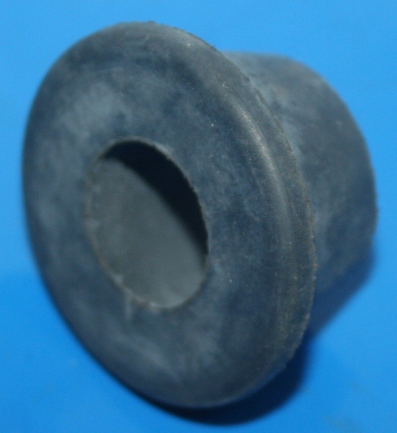 Gummilager innen Fu&szlig;rastenplatte K100 -86