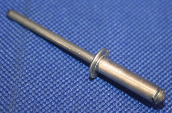 Blindniet Halter Sitzbank R80GS R100GS vorn 5mm