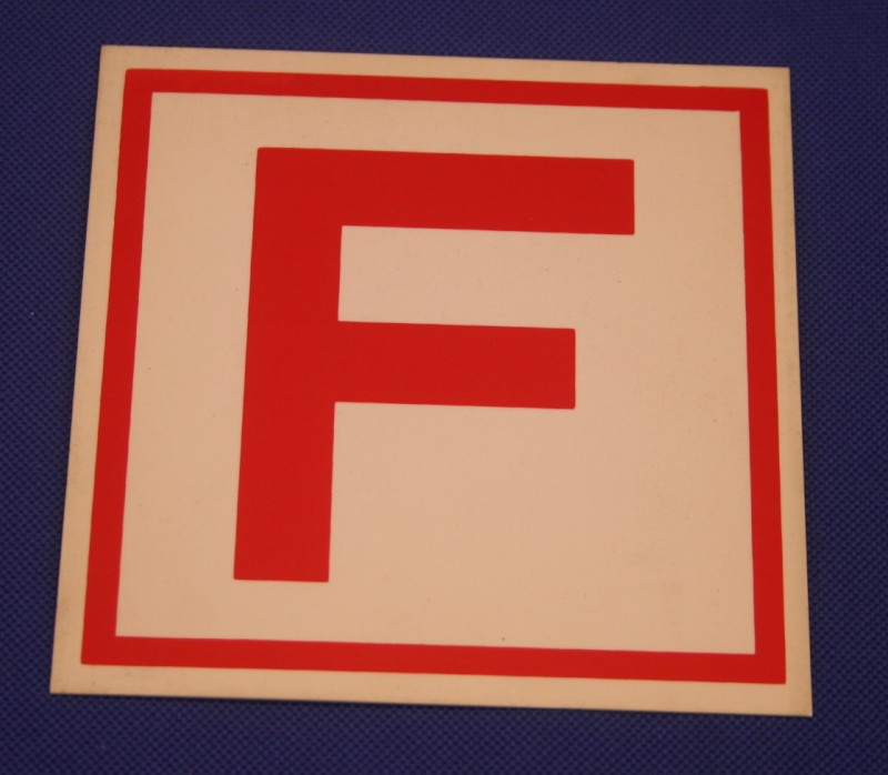 Hinweischild Feuerl&ouml;scher (F) ca. 12x12 cm weis/ rotes F