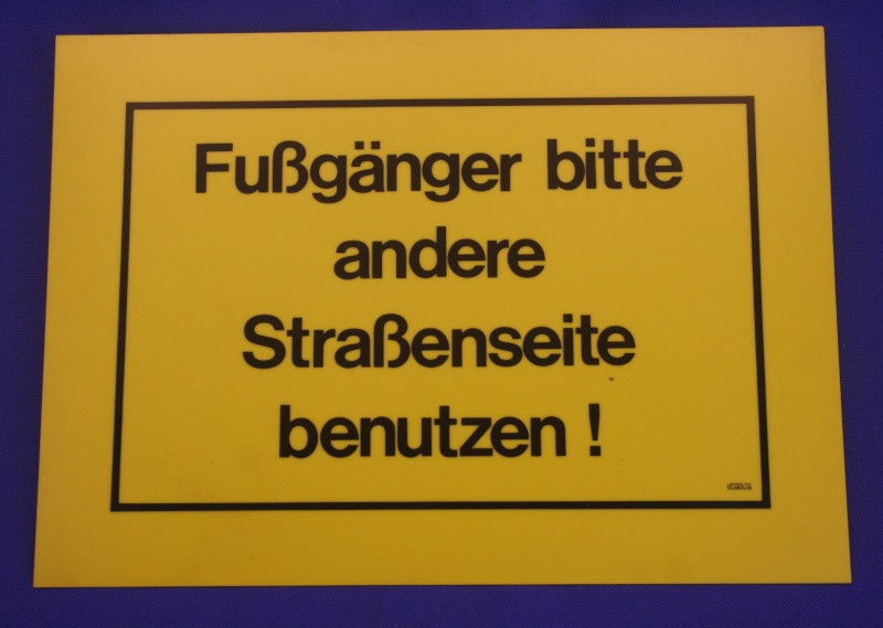 Hinweisschild Fu&szlig;g&auml;nger andere Stra&szlig;enseite gelb ca.35x25 cm