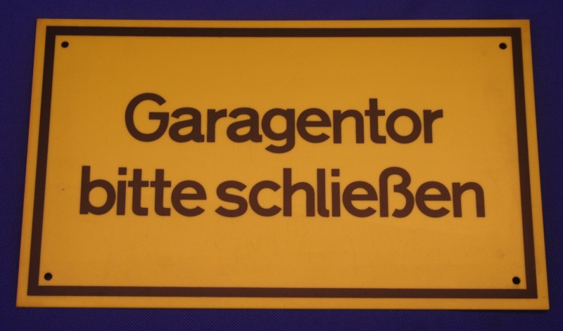 Hinweisschild Garagentor bitte schlie&szlig;en ca. 25x15 cm gelb