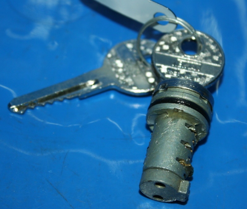 cilindro di serratura bauletto 22 litri con ciave