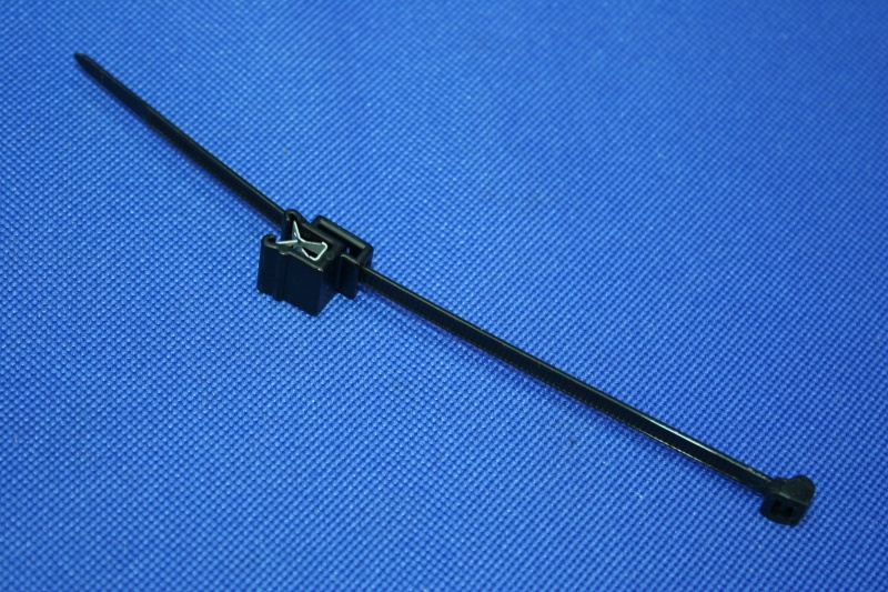 Kabelbinder 150mm schwarz mit Halter Clip