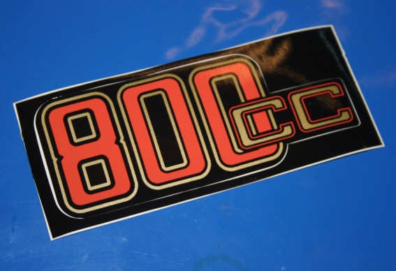Adesivo copri batteria 800cc oro/rosso f.a 9/1980