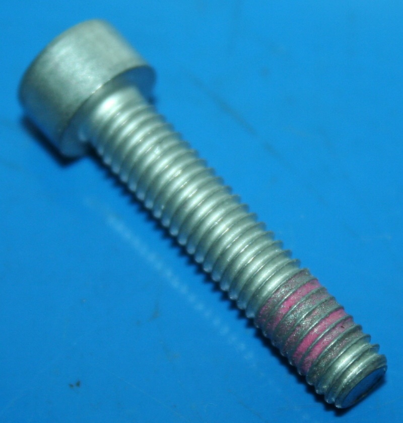 Innensechskantschraube M6x30 8.8 mit Sicherungslack verzinkt